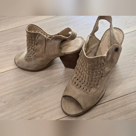 Altar'd State tan sandal heels - Picture 4 of 7